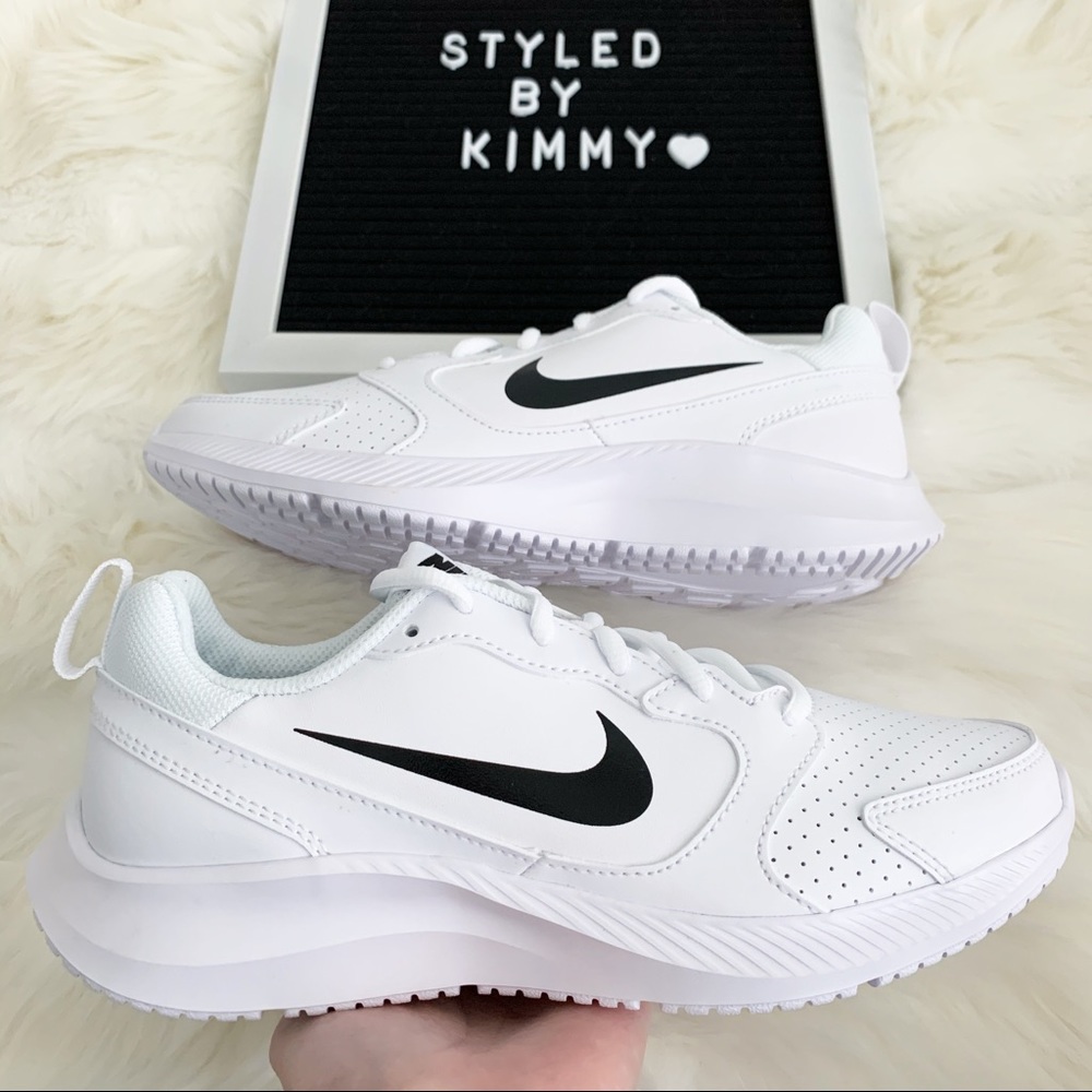 πΈ NIKE Todos Sneakers Shoes New Black White - Picture 2 of 5